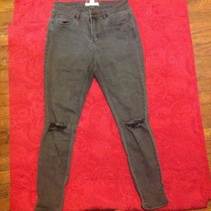 Black Destoryed Jeans